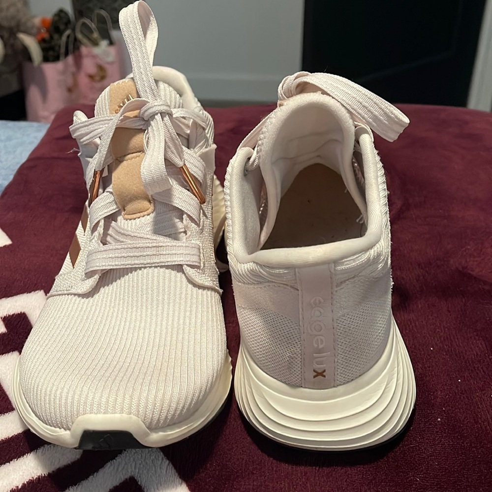Adidas sneaker’s